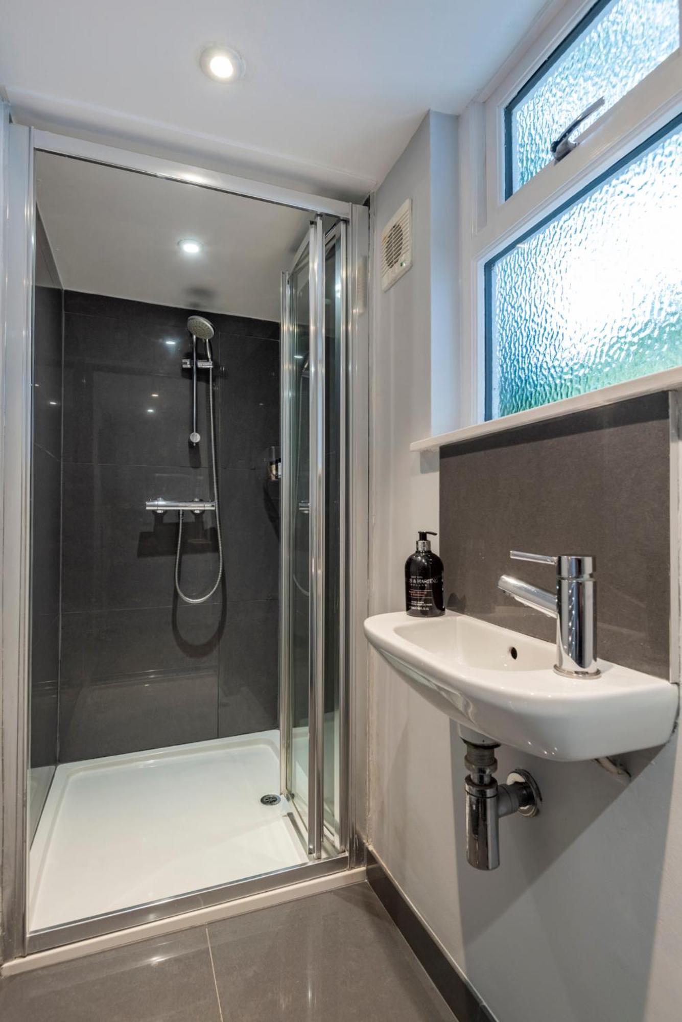 Chic 1-Bed Garden Flat, London, Convenient For Tower Bridge, Great Public Transport Apartment Bagian luar foto